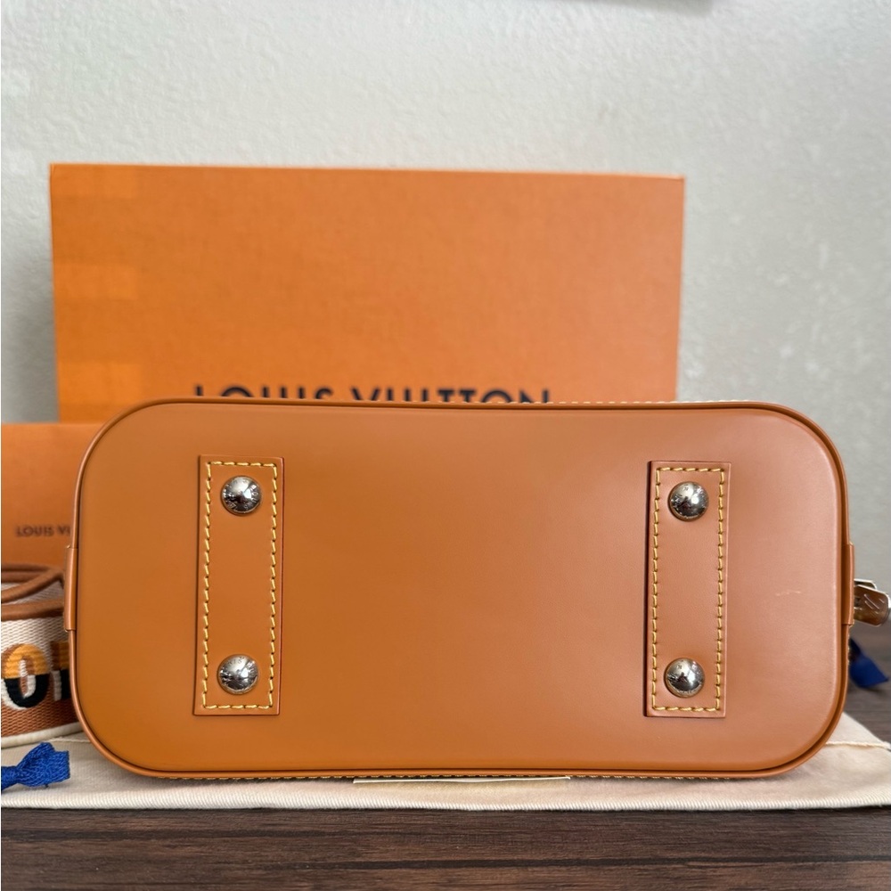 ❌SOLD❌LOUIS VUITTON Epi Leather Alma BB on Strap - Picture 8 of 10